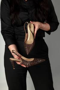 Kahverengi Yılan Desenli Kısa Topuk Stiletto